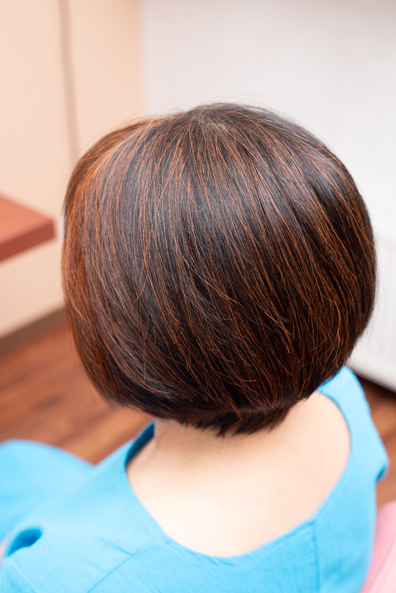 ７０代のお客様のキュビズムカットとインド産ヘナカラー
